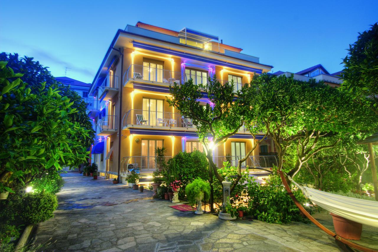 Hotel Villa Delibera Varazze Exterior photo